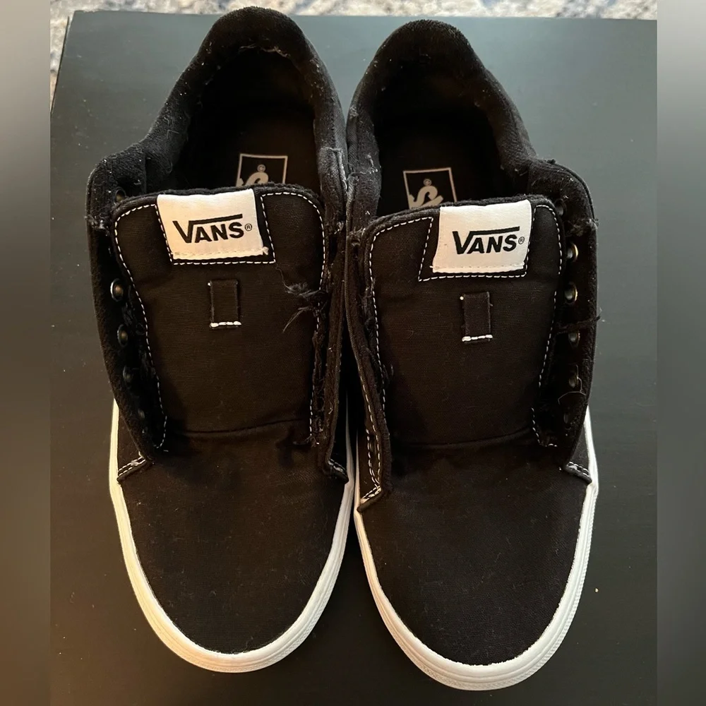 Vans - Picture 2 of 9